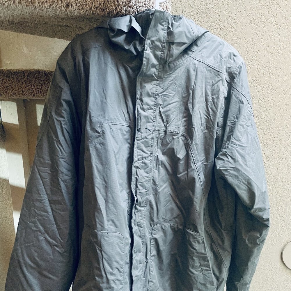 Oakley Insulated Ski Snowboard Jacket with Hood Size L Regular Fit Green & Grey